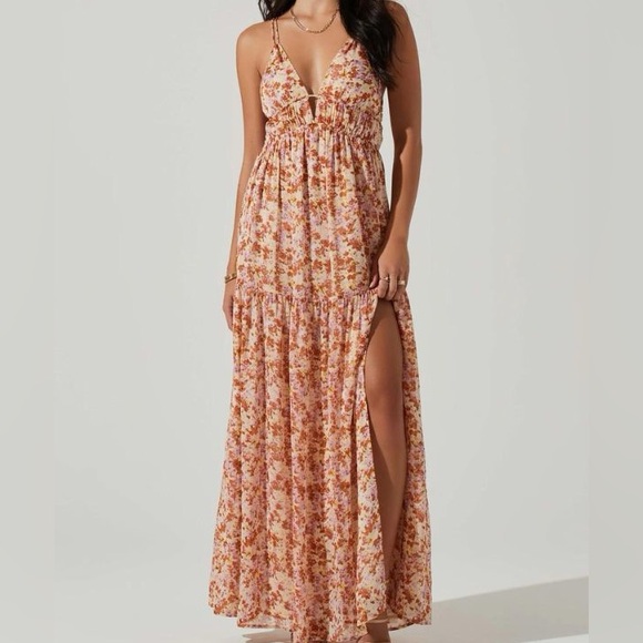Astr Dresses & Skirts - ASTR the label Backless Floral Dress in Orange and Cream